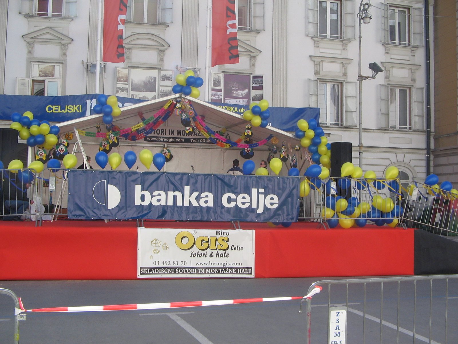 Aranžiranje odra za prireditev v Celju