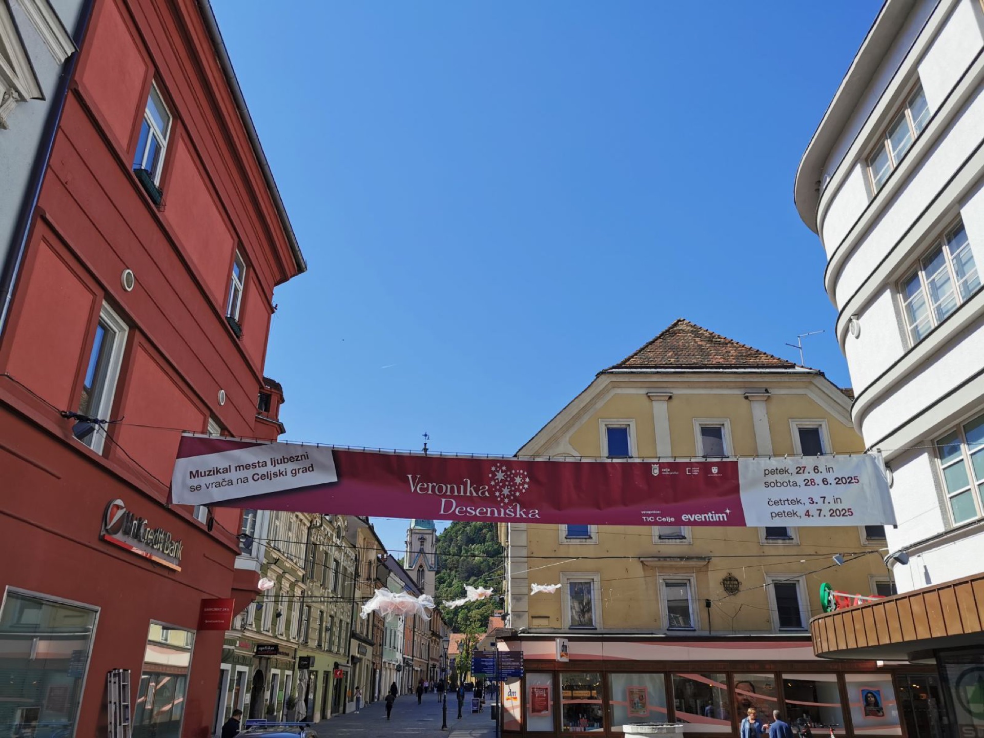 Cestni transparent Veronika Deseniška, Celje — Reklama Celje