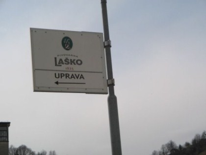 Ulična usmerjevalna tabla Laško Uprava — Reklama Celje