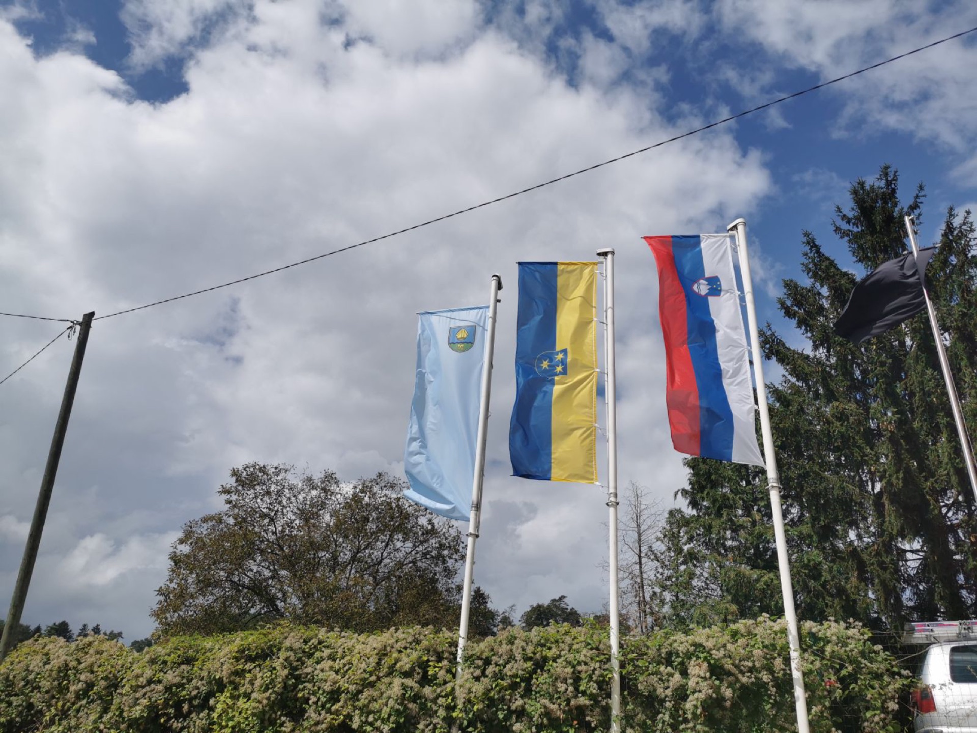 Zastave Celja, Slovenije in Evrope na drogovih — Reklama Celje