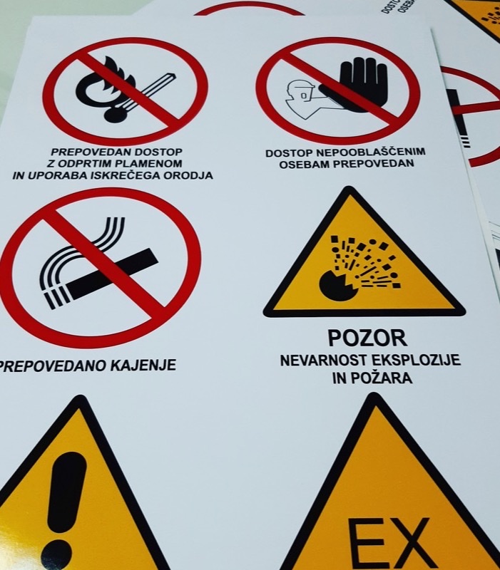 Napisi, opozorila in nalepke